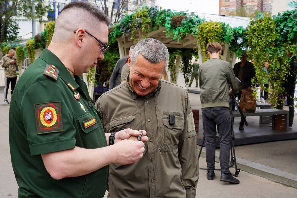 Владимир Соловьев встретился с контрактниками в Едином пункте отбора на военную службу в Москве. Фото: Александр Авилов, Агентство городских новостей «Москва»