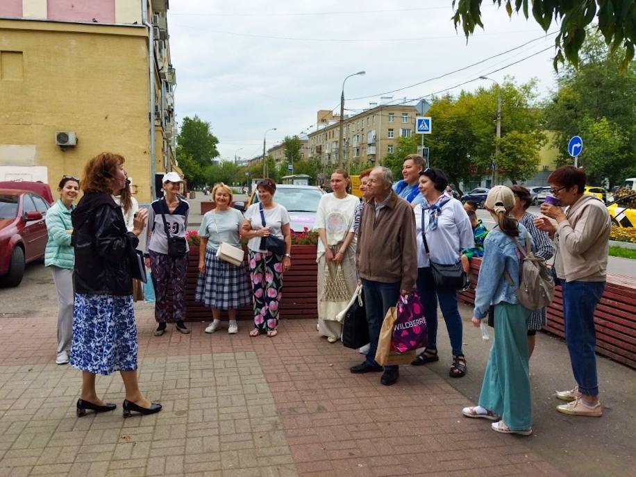 Курс на Юг: Представители библиотеки №162 имени Константина Симонова провели экскурсию по Нагатинскому Затону. Фото: официальная страница библиотеки №162 имени Константина Симонова в социальных сетях