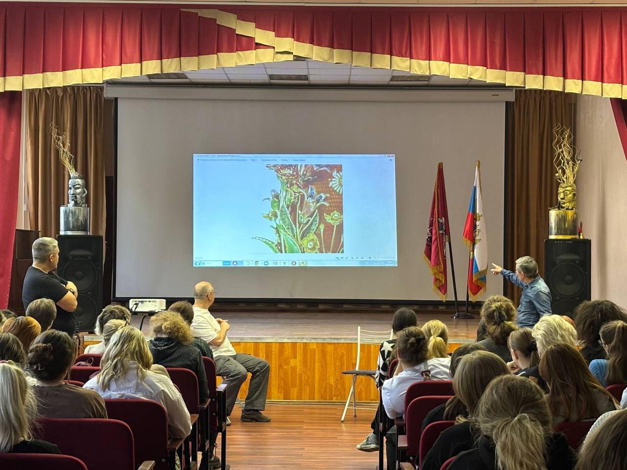 Профессионалы ювелирного дела посетили студентов Колледжа ДПИ имени Карла Фаберже. Фото: официальная страница Колледжа декоративно-прикладного искусства имени Карла Фаберже. Фото: официальная страница Колледжа декоративно-прикладного искусства имени Карла Фаберже в социальных сетях