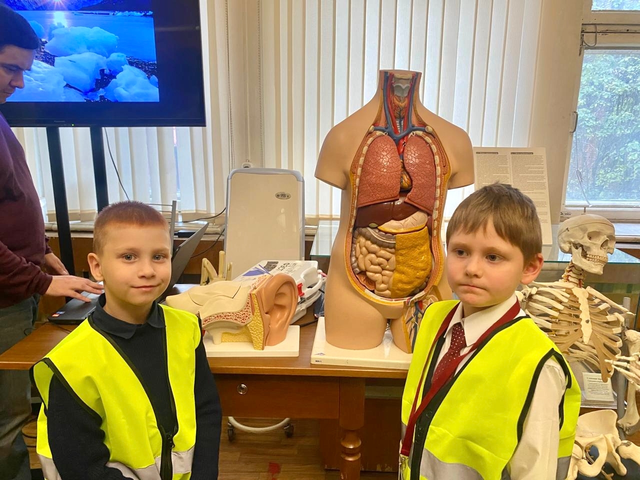 Ученики школы №1770 приняли участие в экскурсии «20 удивительных вопросов по анатомии». Фото: официальная страница школы №1770 в социальных сетях