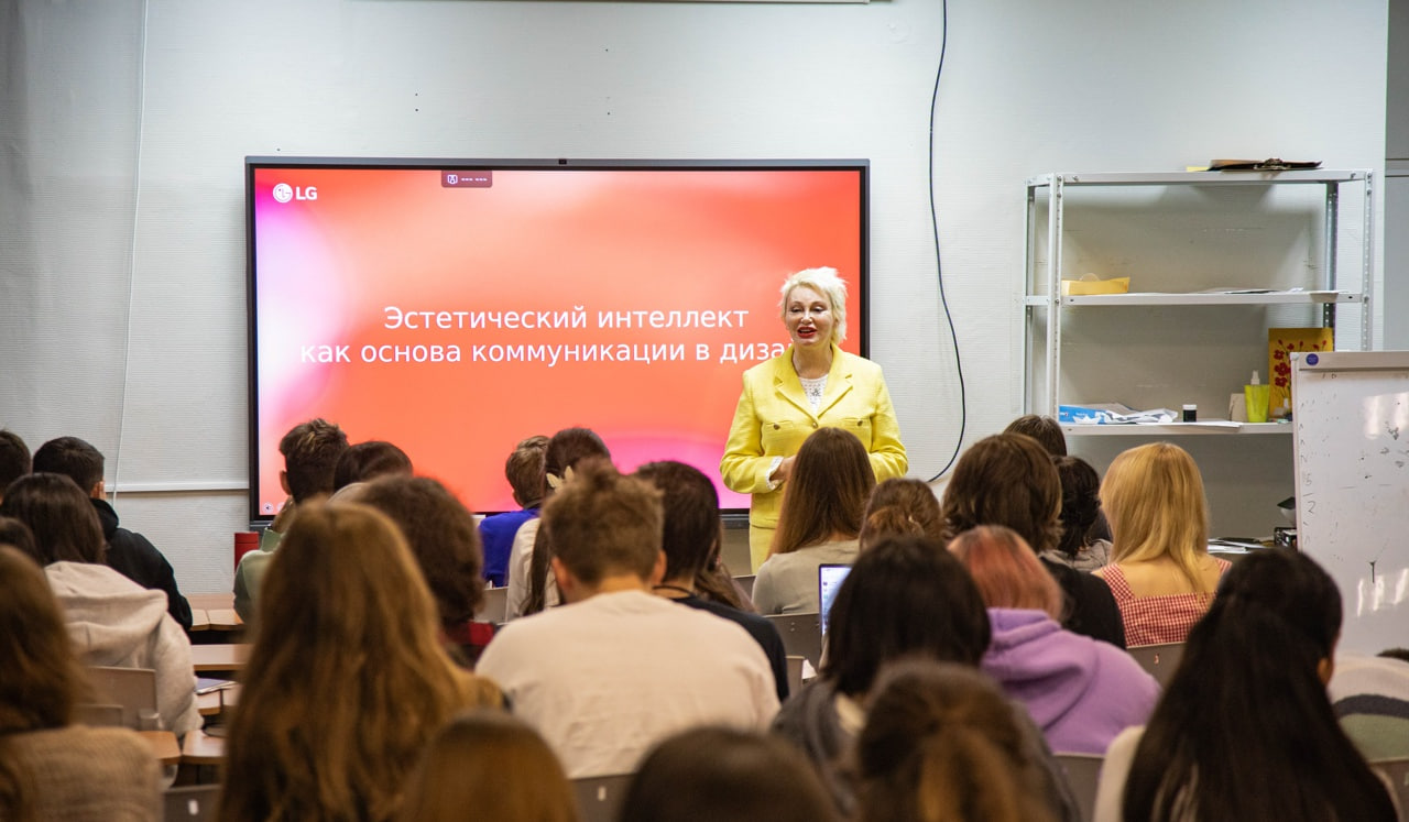 Студенты МГКЭИТ посетили встречу с командой дизайнеров. Фото: страница Московского государственного колледжа электромеханики и информационных технологий в социальных сетях