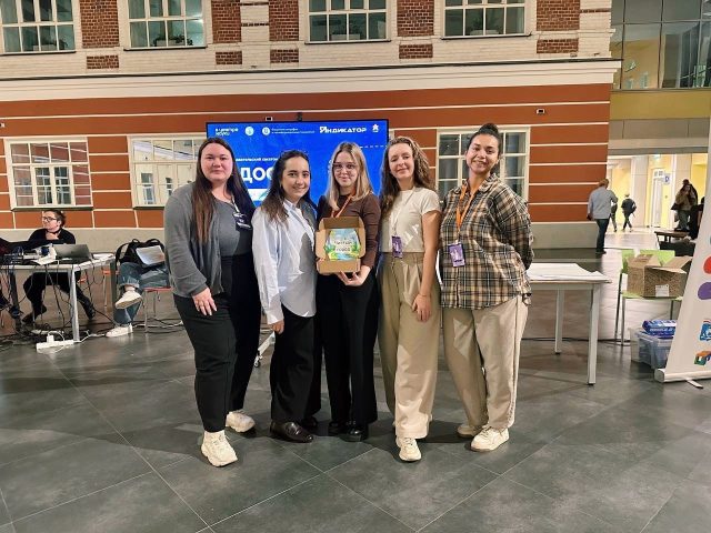 Преподаватели школы №1527 выиграли на тематическом Хакатоне. Фото: страница школы №1527 в социальных сетях