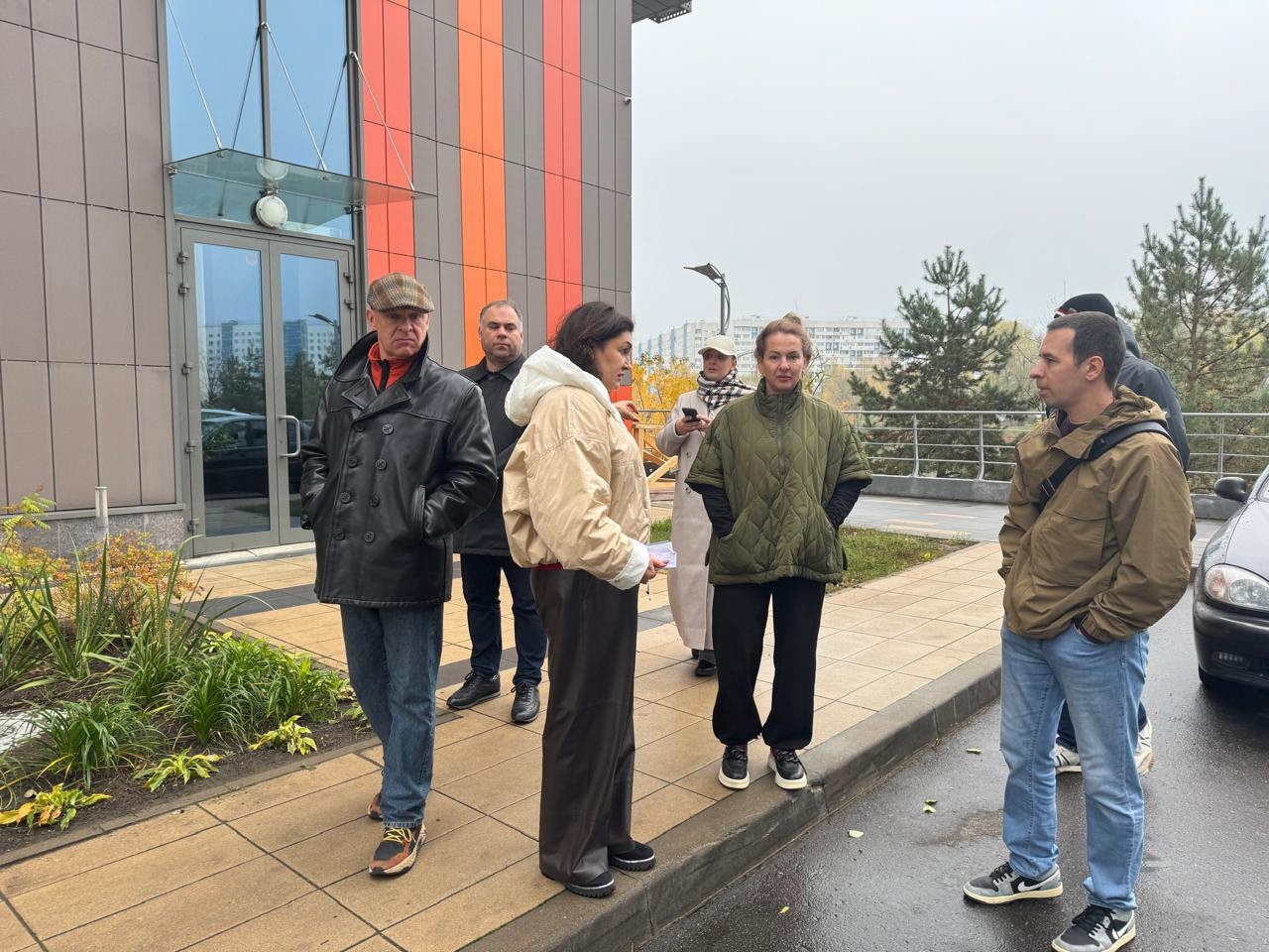 Глава управы района Нагатинский Затон провела обход территорий. Фото: официальная страница управы района Нагатинский затон в социальных сетях