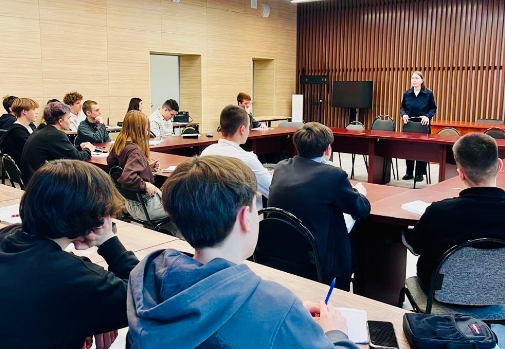 Лекцию о профилактике правонарушений провели в Колледже связи №54 имени Петра Вострухина. Фото: официальная страница Колледжа связи №54 имени Петра Вострухина в социальных сетях