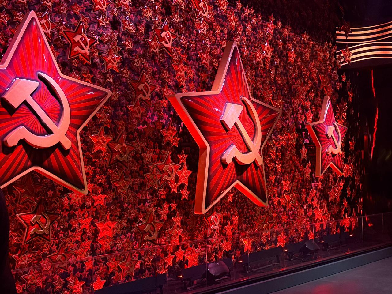 Судьи Москвы почтили память героев на Поклонной горе. Фото: пресс-служба Департамента по обеспечению деятельности мировых судей города Москвы