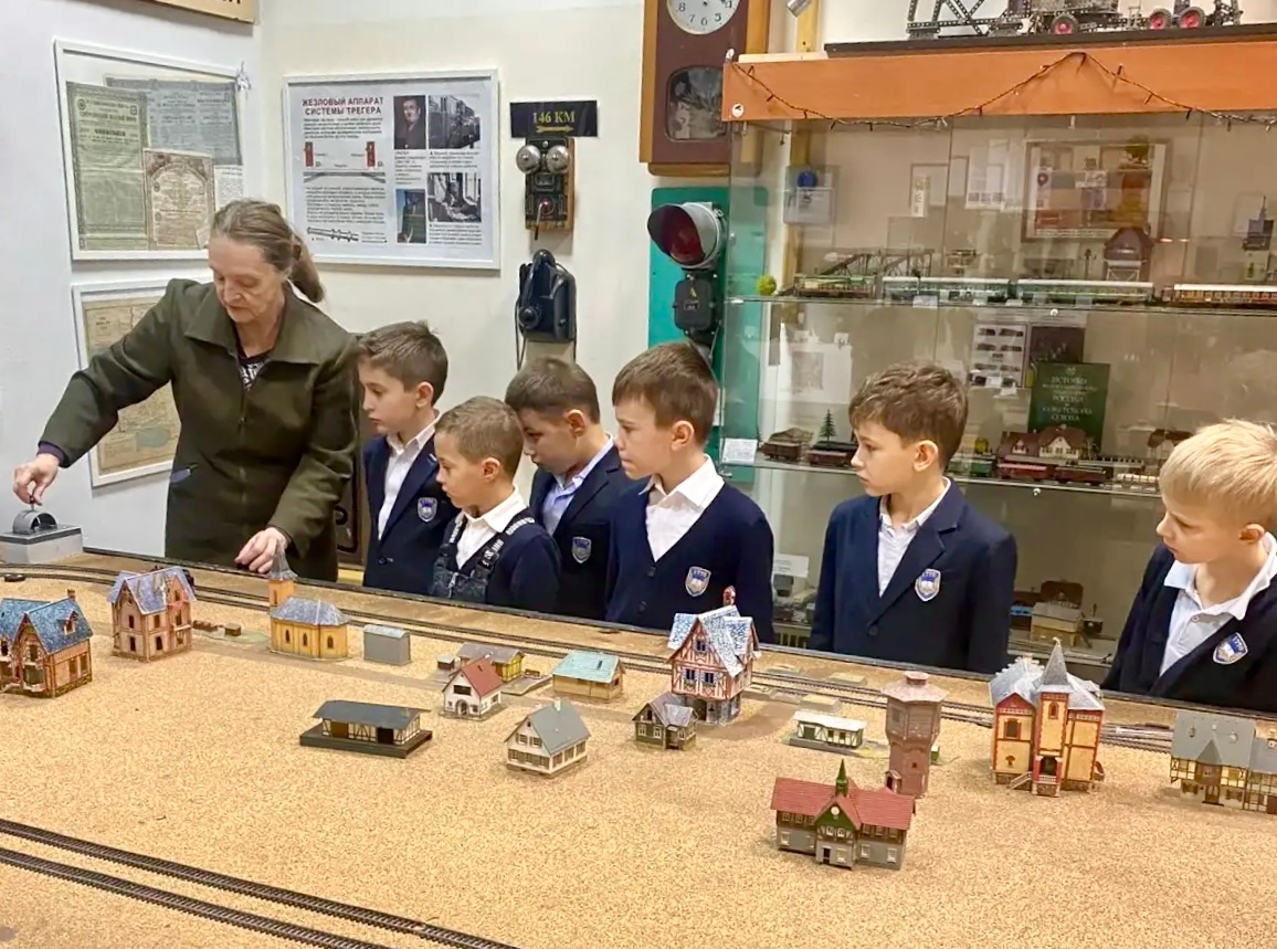 Ученики школы №1770 приняли участие в занятии на территории музея «Дедушкин чердак». Фото: официальная страница школы №1770 в социальных сетях