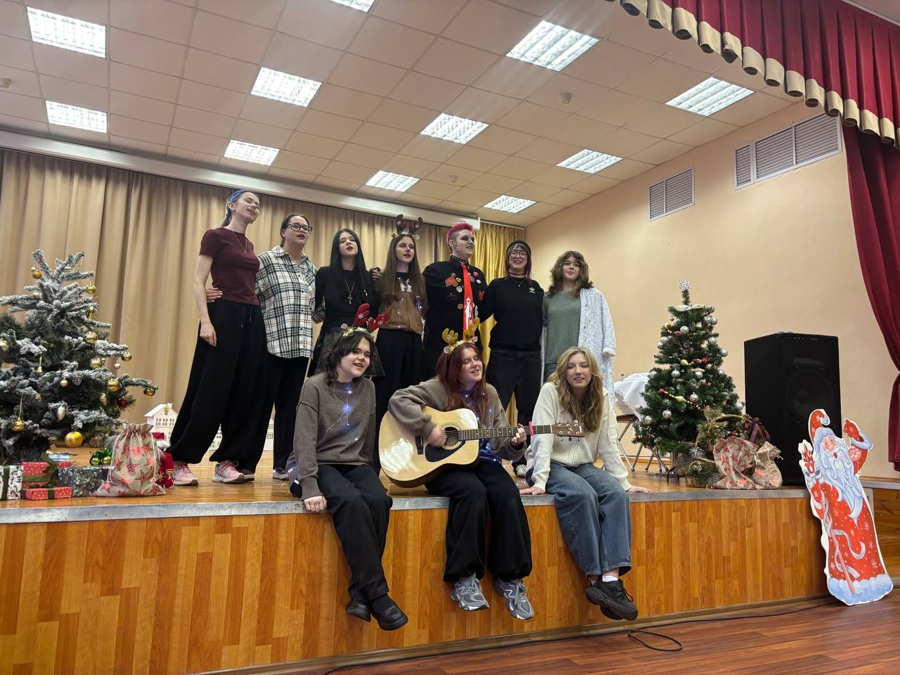 Праздничный концерты прошли в Колледже ДПИ имени Карла Фаберже. Фото: официальная страница Колледжа декоративно-прикладного искусства имени Карла Фаберже в социальных сетях