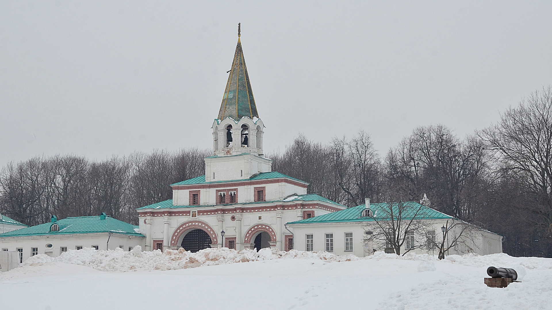 Ледовая трасса в МЗ «Коломенское» пополнила список вариантов голосования за лучшую площадку проекта «Зима в Москве». Фото: Алина Моисеенко, «Вечерняя Москва»