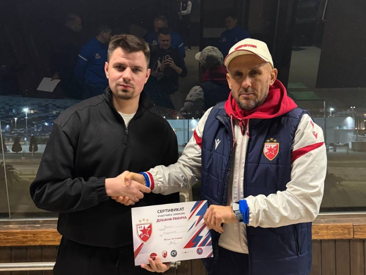 Старший тренер ФШ «Адмирал-ВМФ» посетил квалификационный интенсив в Сочи. Фото: официальная страница Футбольной школы «Адмирал-ВМФ» в социальных сетях